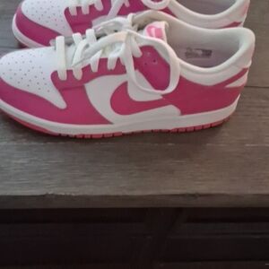 Nike Kids Sneakers in Pink and White